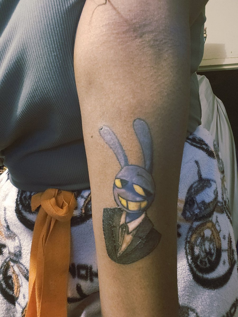 Gamergal38's tweet photo. It's been one year since I got this jax tattoo, I don't regret it and I'm not getting rid of this jax tattoo 💜🫶🏾

Artist is by @/eduardoithink https://t.co/6EChydVW8D