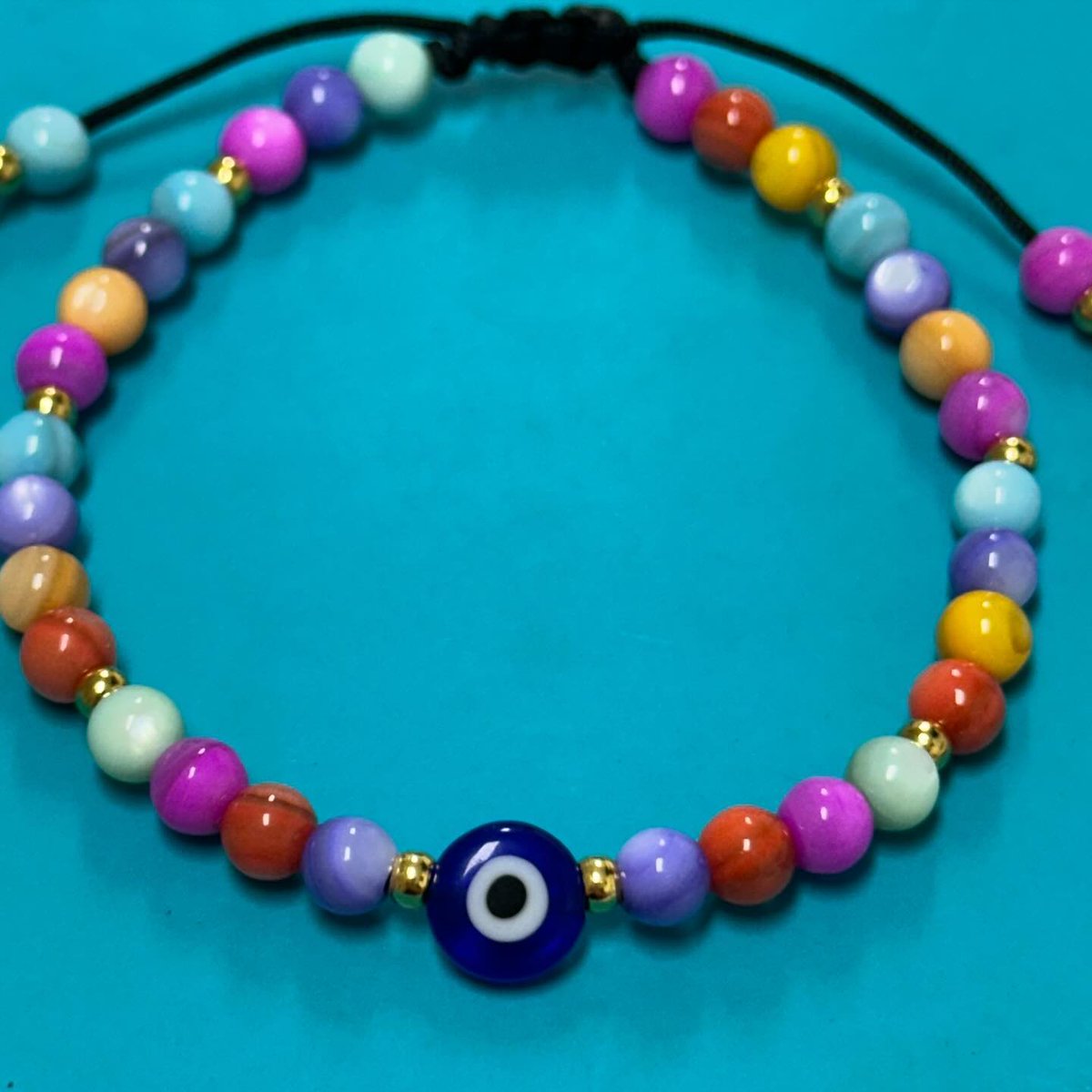 ZeldaiOCardeccQ's tweet photo. El ojo turco, conocido como “ojo azul” u “ojo de la suerte”, simboliza protección contra la envidia y la mala energía. Según la tradición, atrae y desvía las energías negativas para proteger a quien lo lleva. https://t.co/wCSvRlI4A8