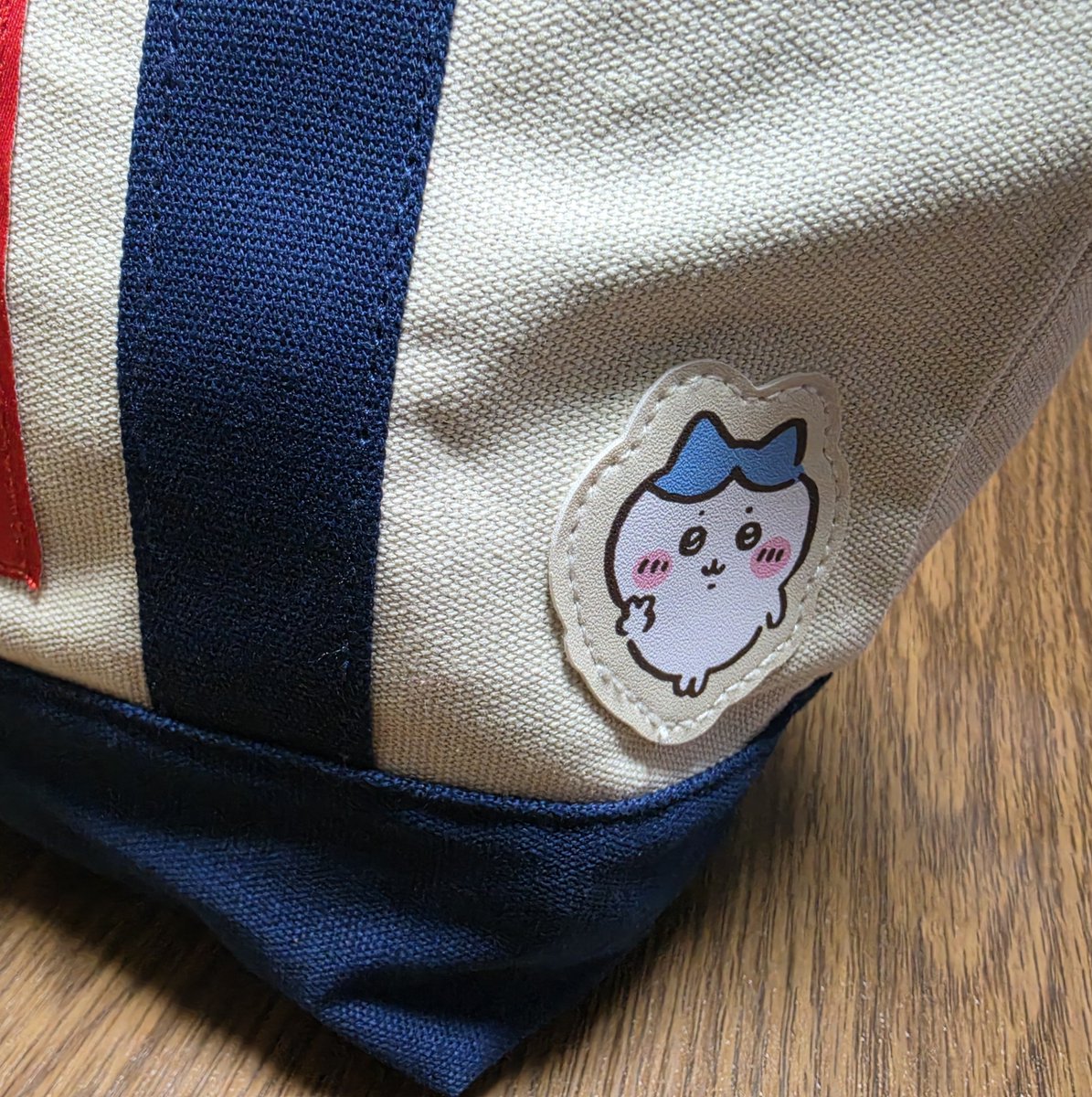 tachiuo71's tweet photo. ちいかわパークで買ったランチバック昨日から使い始じめました！（汚したくなくて使ってなかったw）
ポイントは！ローマ字でマイニチタノシイって書いてあるところですw https://t.co/5PXLC1NpYq