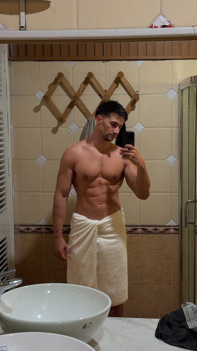 azaroso_'s tweet photo. wanna bathe with me?

#Hunk #HotMen #MuscleMen #FitGuys https://t.co/dkKfLRmg3C
