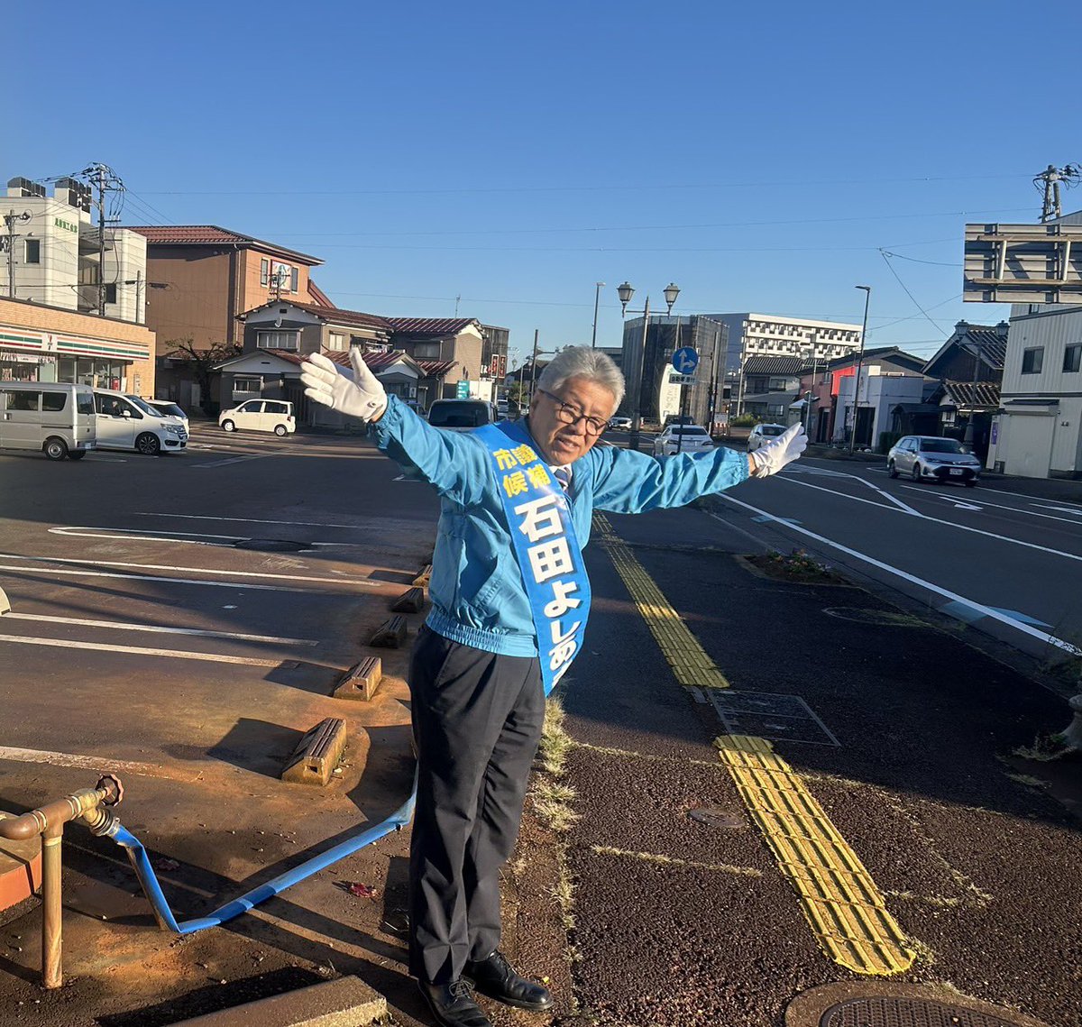 ishidaleeyoshi's tweet photo. ☀️10月23日（金）朝の辻立ち

今朝も見附市内で、通勤・通学の皆さまにご挨拶しました。

青空が広がる朝、今日も元気に活動をスタートしています！

いよいよ選挙戦も残り2日となりました。
最後まで走り抜いてまいります！

#石田よしあき #見附市 https://t.co/d6mCyGBCDP