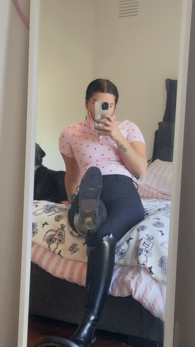 Jessiesfeety's tweet photo. Lick my soles and fill my account… 

While my favourite sub sleeps peacefully, ready to wake up and spoil me before his next shift. 

He knows exactly how to keep this girl happy… the question is, can you keep up with him? 

Try your hardest let’s see how you will please me https://t.co/A54fSrexTO