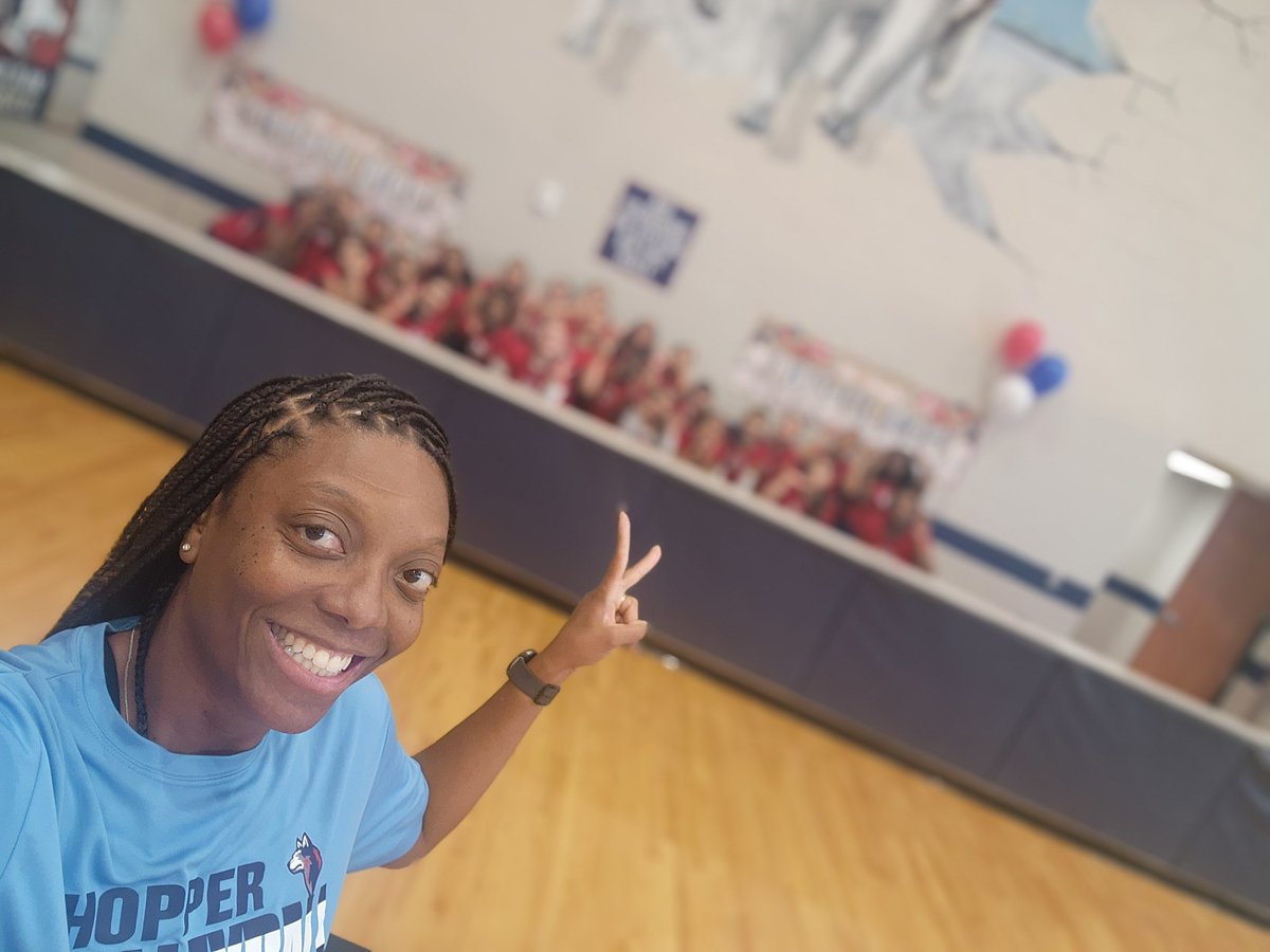 KoachGreen's tweet photo. End the season with my favorite girls @1HuskyAthletics .They have worked so hard over the last two years. I cant wait to witness their next chapter @CySpringsVB #leadersofthepack #wearethepack https://t.co/jFUjVLlZCS