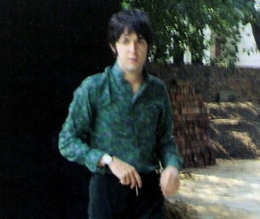maccaarchieves's tweet photo. paul mccartney in this green floral shirt 🍃 https://t.co/z09qYQe9GQ