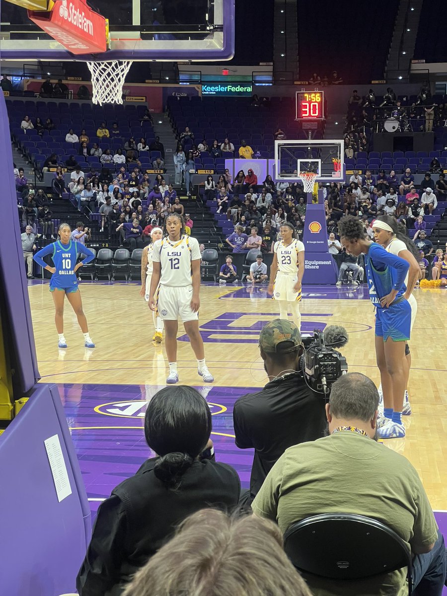 ThickkyyyPiggyy's tweet photo. Thursday vibes #LSUWBB https://t.co/RqEtajMiCT
