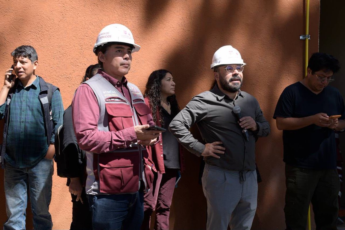 SOBSECDMX's tweet photo. La Utopía La Soberana, en alc. Gustavo A. Madero, está cada vez más cerca de abrir sus puertas. Nuestro titular, el Arq. Raúl Basulto Luviano, recorrió las instalaciones para supervisar los últimos detalles de la obra y verificar que todo esté listo para su próxima inauguración. https://t.co/MiFG8kUNCf