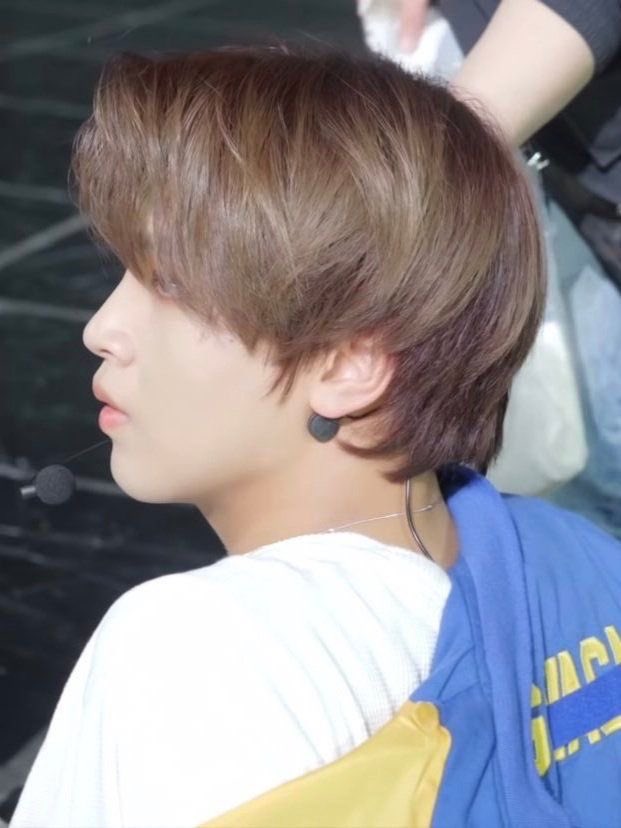 haechanniebaby's tweet photo. i am sexually attracted to the back of his neck https://t.co/5f0MXJ0SYl
