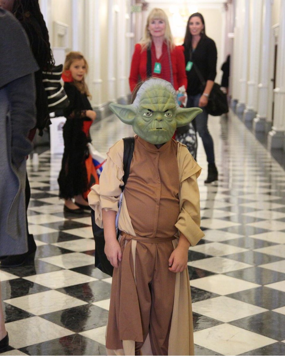 ObamaFoundation's tweet photo. Spend Halloween with us! 🎃 Visit the Obama Presidential Center Oct. 31, from 11 a.m.–2 p.m. for stickers, candy and custom buttons. The CPL branch will host programming from 10 a.m.–3 p.m., including preschool storytime and Coco. Costume masks and toy or replica guns aren’t permitted.

https://t.co/plHiiy2fNa