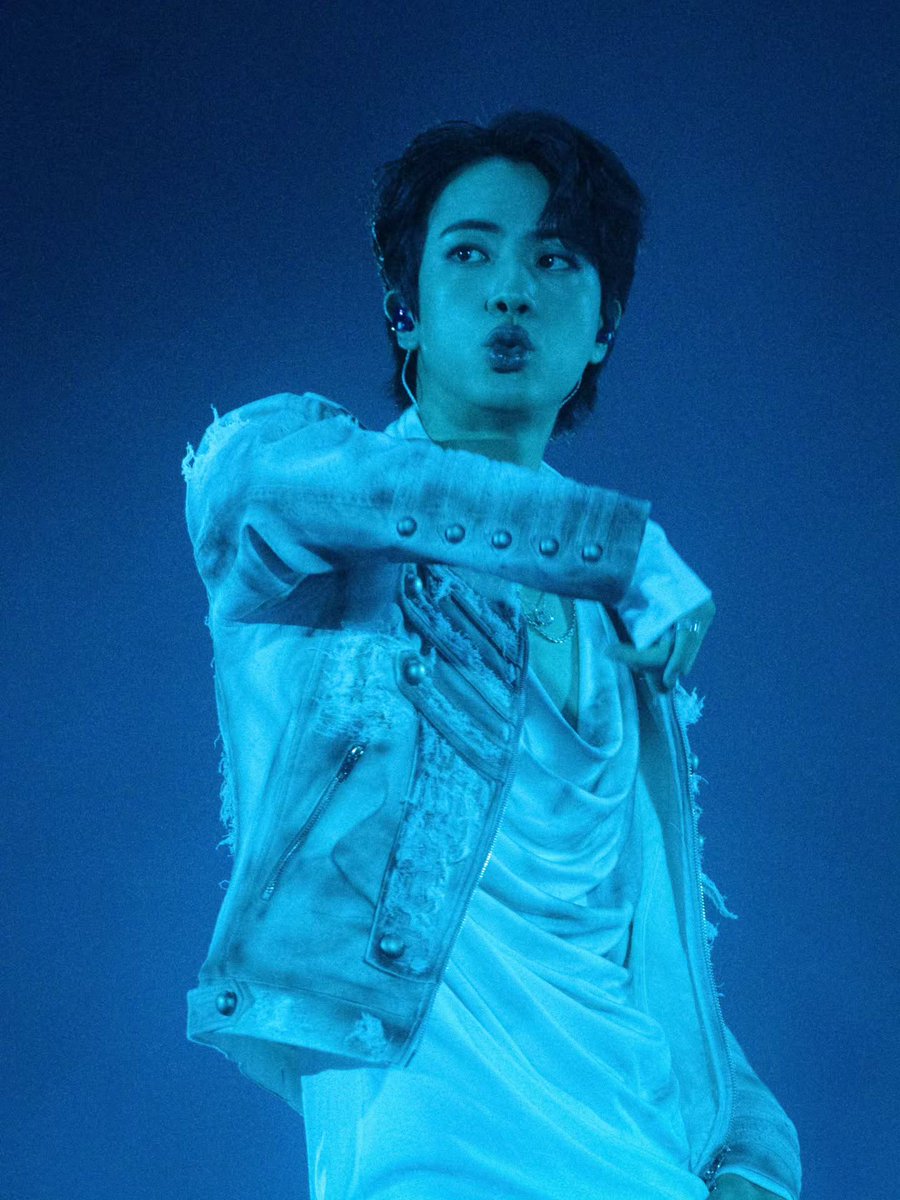 TV5NewsPH's tweet photo. WORLDWIDE HANDSOME INDEED 😍

Nag-share si BTS Jin ng ilang photos na kuha mula sa kanilang “ARIRANG” world tour.

📸: jin (Instagram) https://t.co/Gi1x7XmNjH