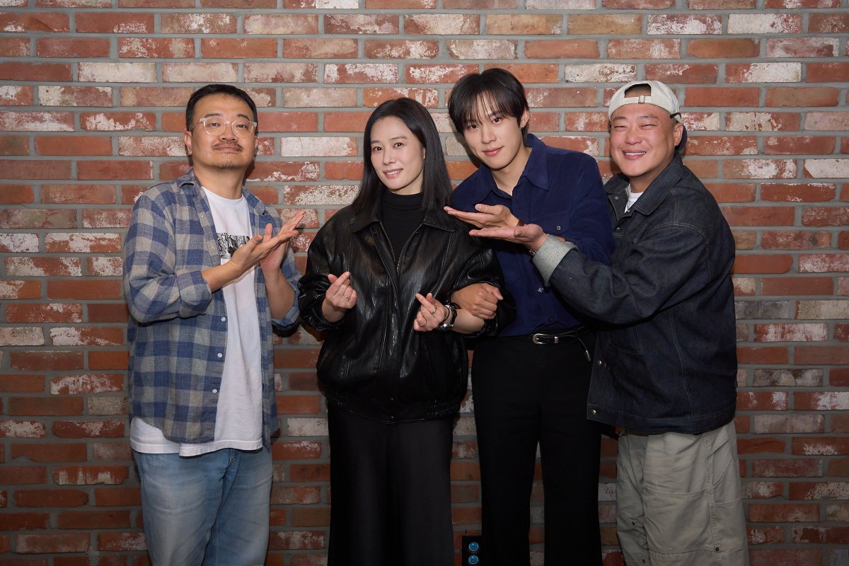 CJENMMOVIE's tweet photo. 김성철 X 임성재 도
빠진 실낙원 의 세계 👤

영화가 끝나도 이야기는 계속된다!
릴레이 GV 현장 공개📸

올가을 가장 서늘한 심리 스릴러
<실낙원> 절찬상영중
🔗지금 바로 프로필 링크에서 예매! https://t.co/oF9pjtVdqd