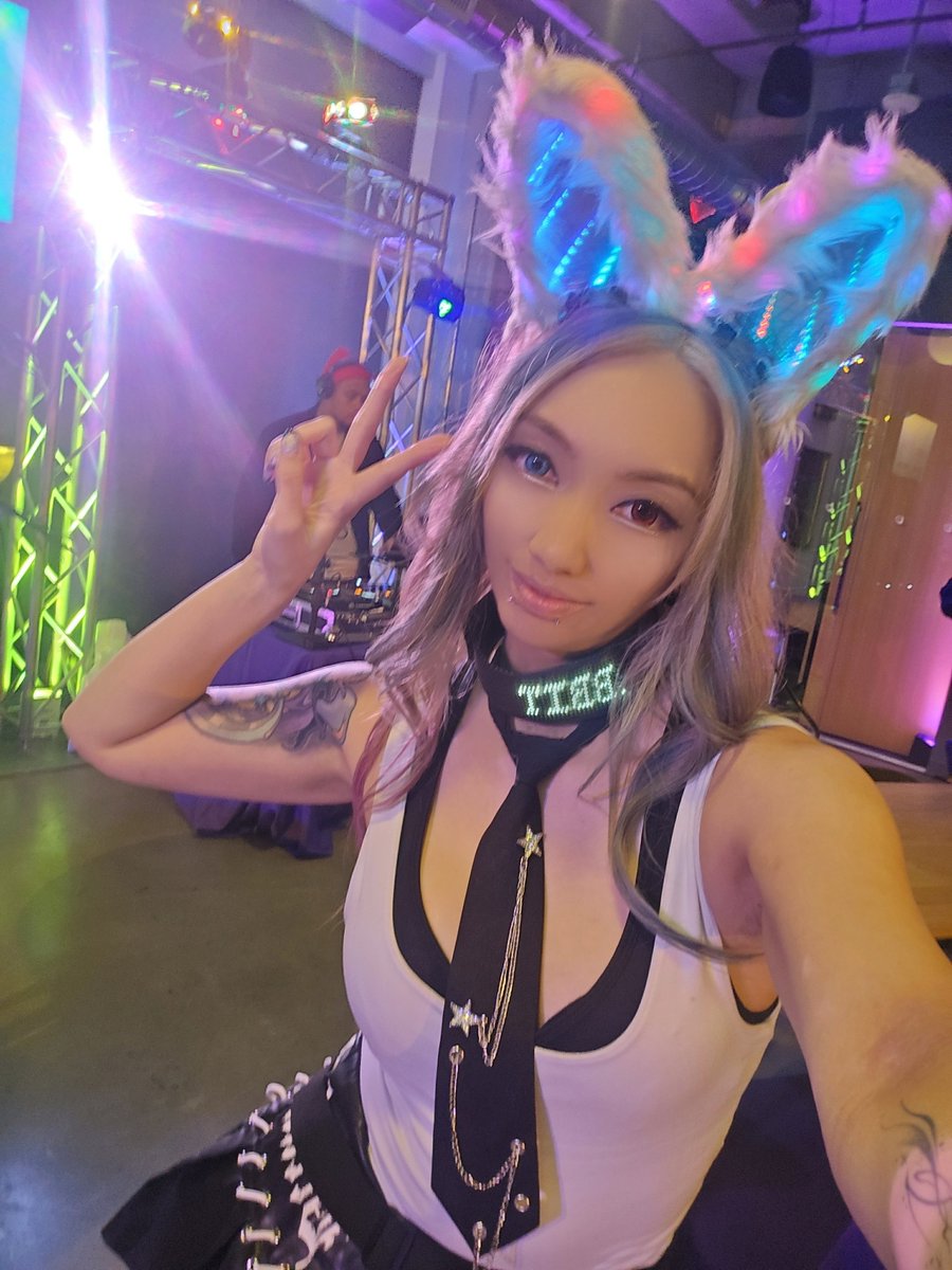 FindTheRabbit's tweet photo. LIVE AT TWITCH HQ 💜🐇

https://t.co/YqLlAP7j39 https://t.co/X6qsWxqfqz