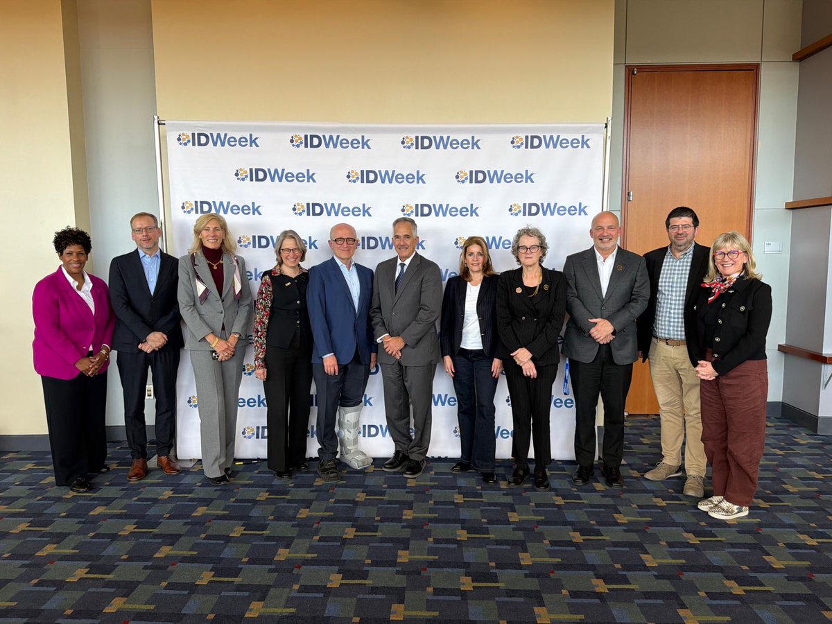 ESCMID's tweet photo. Always great to take the opportunity of building stronger collaborations between @IDSAInfo and @ESCMID leadership teams especially during #IDWeek. The joint commitment to advancing the field of infectious diseases is a strong reminder that together we can achieve more. https://t.co/tC0LB9xu16