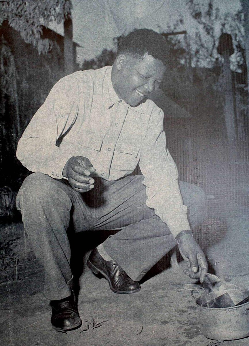 HistorySAZAR's tweet photo. Nelson Mandela burning his pass book in 1960. Credit: Eli Weinberg/Nelson Mandela Foundation https://t.co/afe36ixlHD