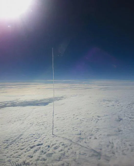 astrooalert's tweet photo. This is what a rocket leaving Earth looks like! https://t.co/9wVsgm0mim