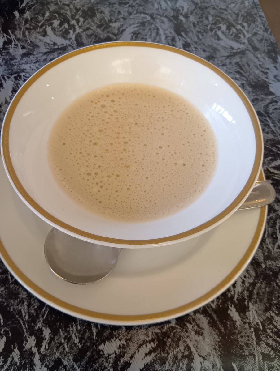 jugjug55's tweet photo. ベーカリーレストラン サンマルクでランチ
アプリのポイントクーポンが今月末で終わる。ラストスパートにハンバーグ無料クーポン。ラザニア風濃厚チーズソース 厚切りベーコンを添えて
来店のたびにスープとサラダがサービスになるのはお得だった
秋らしく紅葉といちょうのライトアップ
＃株主優待 https://t.co/f8RFrf0NqE