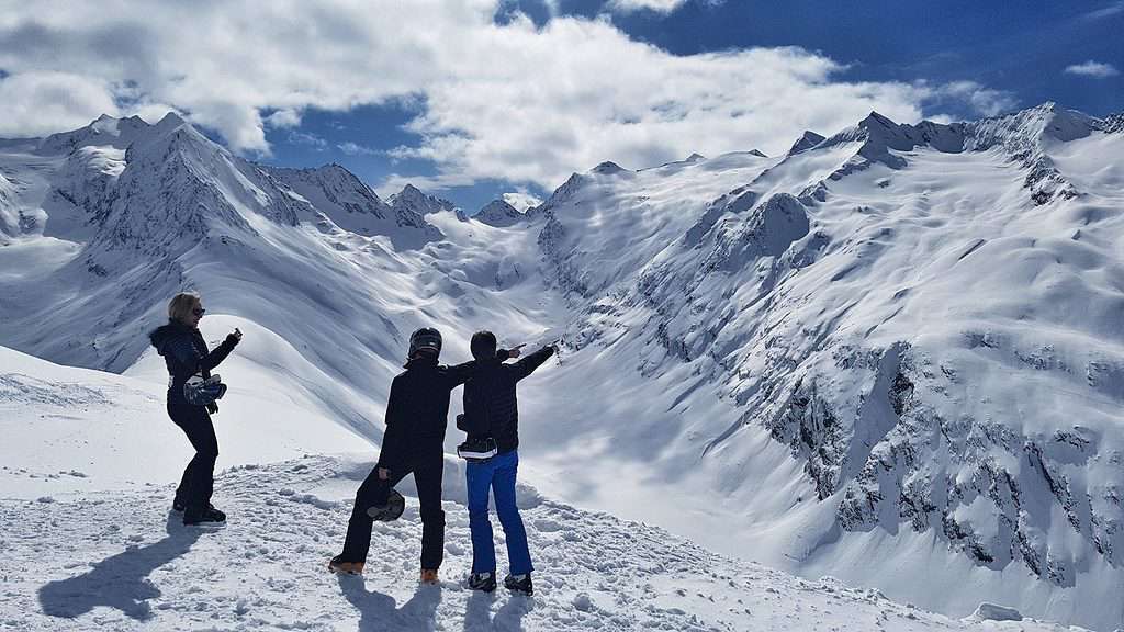 jj_mayun's tweet photo. Skiing in October is no typo. Austria’s Otztal valley opens on the Rettenbach and Tiefenbach glaciers above Solden, with slopes through May. Add Obergurgl and Hochgurgl for 110 km more. Save for ski season. https://t.co/SPfZUcXT8Z