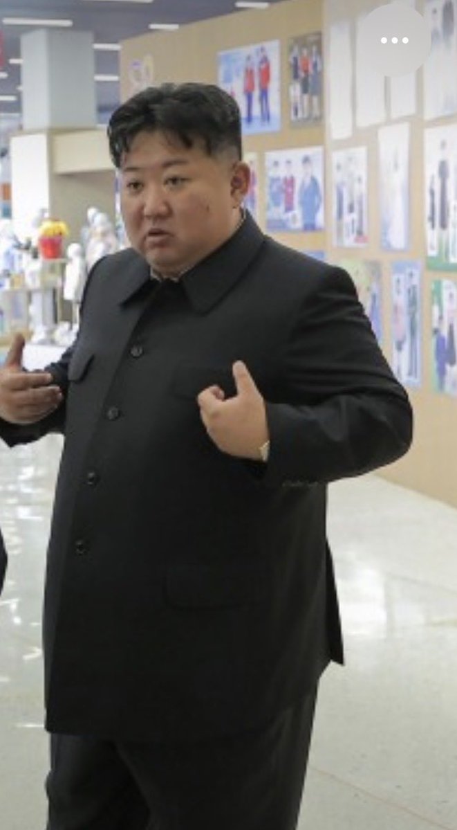 MonitoresMultim's tweet photo. #ULTIMAHORA ‼️
 COREA DEL NORTE SE QUEDA A OSCURAS SIN INTERNET EN MEDIO DE RUMORES SOBRE LA MUERTE DE #KIM JONG-UN
Decenas de sitios oficiales norcoreanos, incluidos medios estatales y la Cancillería, quedaron inaccesibles durante más de 24 horas. La coincidencia con los rumores sobre la supuesta muerte del líder desató especulaciones, pero no hay pruebas de que ambos hechos estén relacionados ni confirmación oficial de su fallecimiento. Medios estatales difundieron imágenes de Kim visitando una exposición el 19 de octubre. Los sitios comenzaron a restablecerse el 21 de octubre.