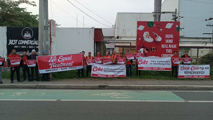 bulatlat's tweet photo. For months, workers have been demanding an end to a multinational beverage corporation’s alleged unequal treatment of its workforce in Mindanao.

https://t.co/YLiyhJlMlZ https://t.co/oJtLhy1TcZ
