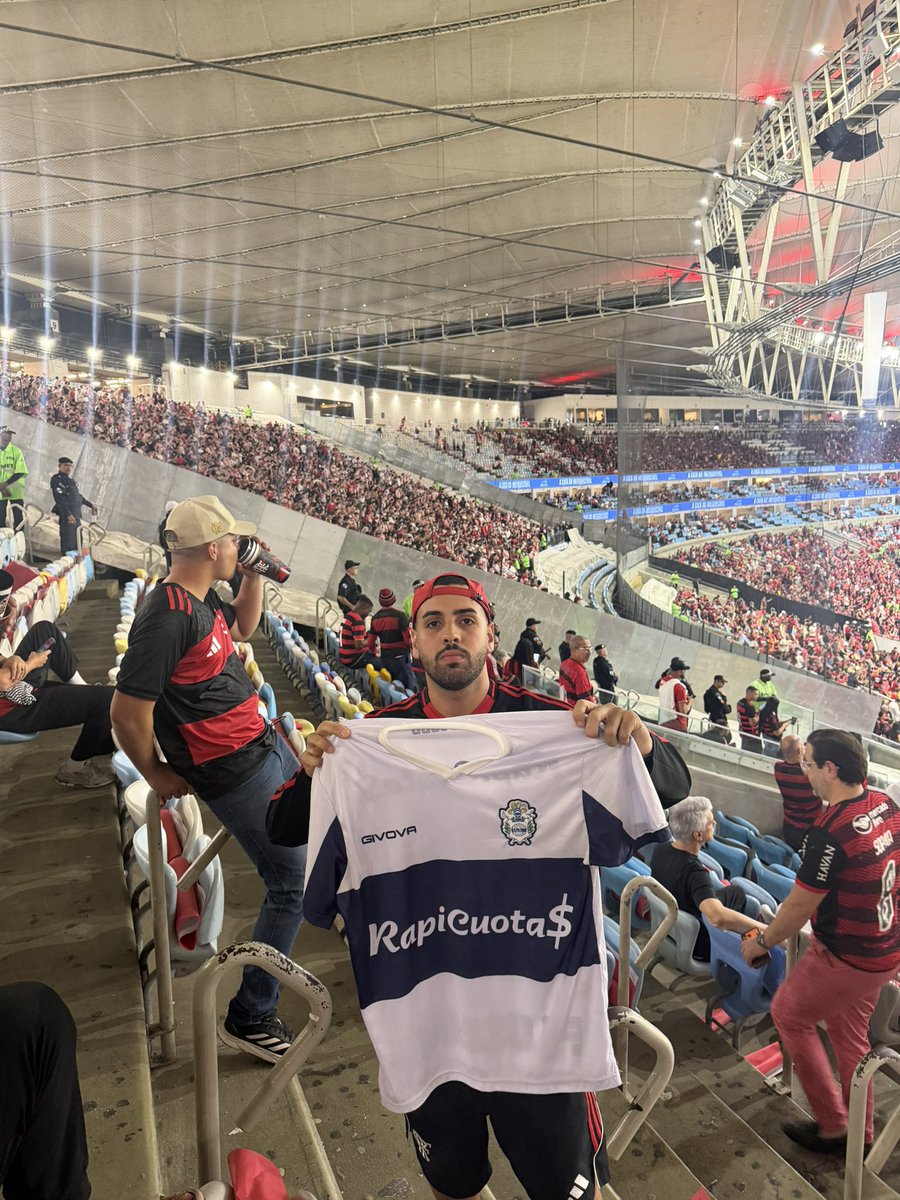 luccasfrts's tweet photo. @Barras_LATAM único time que conheço de la plata, estudiantes que conheci seguirá sendo insignificante no continente 🤷🏻‍♂️ https://t.co/QgZevPSV35