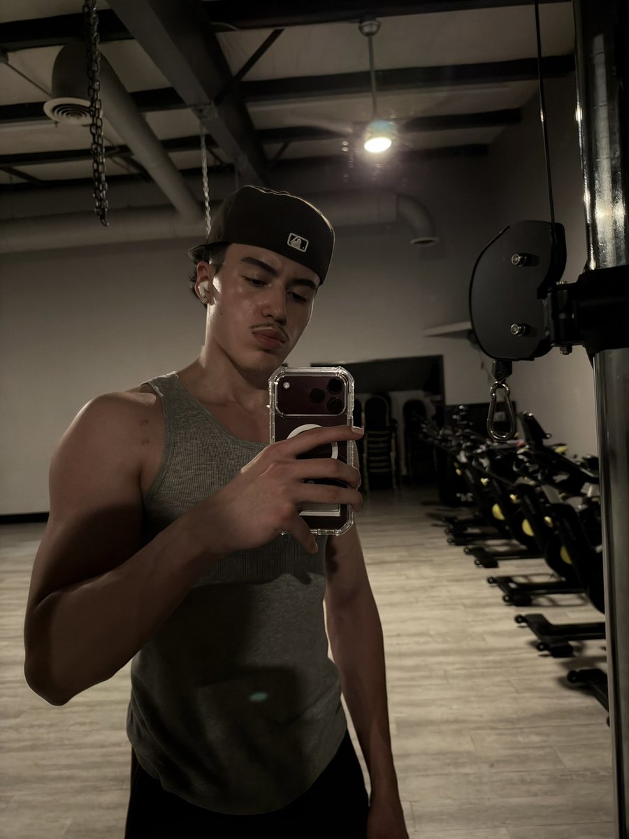 fittedhaton tweet picture