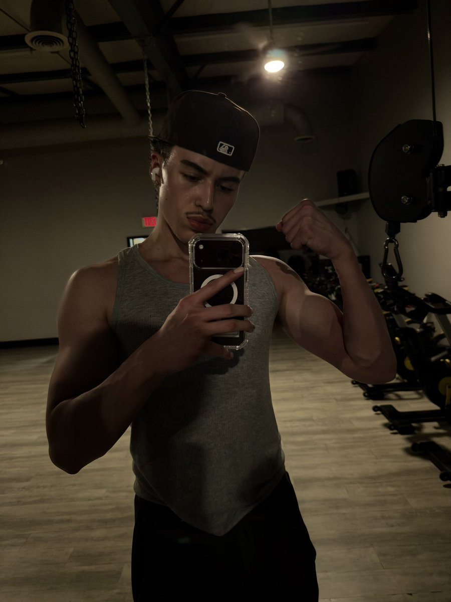 fittedhaton tweet picture