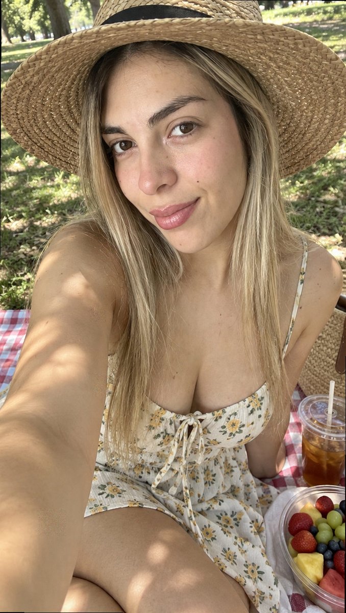 q_sofie616's tweet photo. found a sunny patch of grass and immediately forgot i had anywhere else to be https://t.co/nRskREVC3v