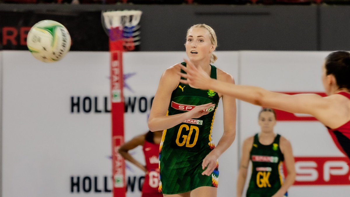 Netball_SA's tweet photo. 🎉🏐 𝗛𝗔𝗣𝗣𝗬 𝗕𝗜𝗥𝗧𝗛𝗗𝗔𝗬 𝗦𝗔𝗡𝗠𝗔𝗥𝗜𝗘! 🇿🇦

Wishing our SPAR Proteas defender, Sanmarie Visser, a very happy birthday! 🥳

Here's to another year of growth, success and special moments! 💚💛

Join us in wishing Sanna a wonderful birthday! 🎂🎈

#SPARProteas #WeAreAllIn https://t.co/bvL3S05XMN