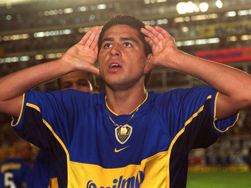 melleagusssss's tweet photo. @MavixRMCF Para que sepas lo hacía Riquelme antes mogolico año 2000 se lo hizo a macri (el presidente de boca) por dios hablan cagadas y no sabes de donde es el festejo encima es un festejo argentino hajajaja https://t.co/o0cZ2oqCF7
