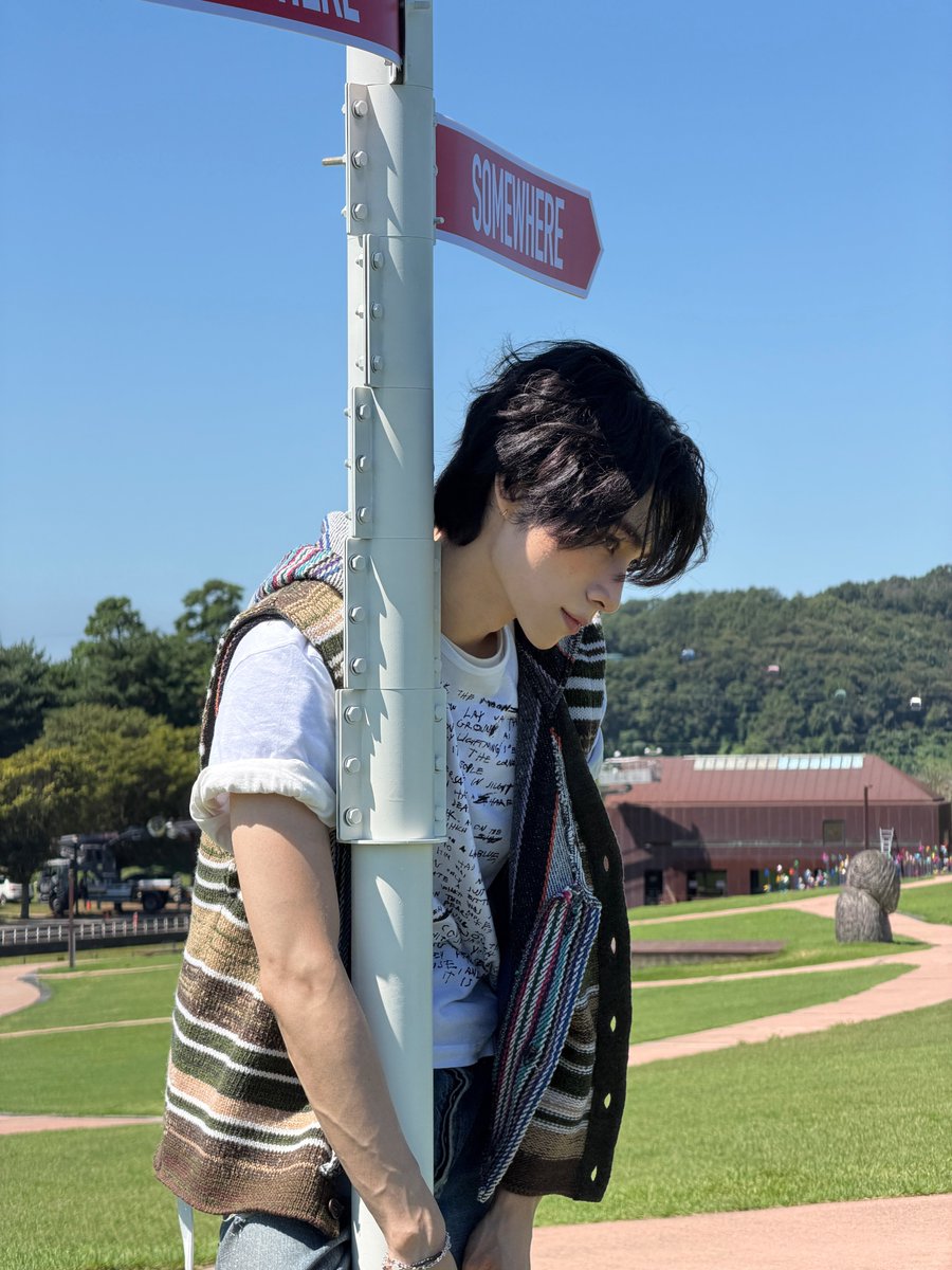 WayV_official's tweet photo. Beyond your POV

EVERYTHING, ALL AT ONCE, NEO
https://t.co/2yfSvTGNph 

#XIAOJUN #肖俊 #샤오쥔 
#HeySomebody #XIAOJUN_HeySomebody
#NCT #WayV #威神V 
#NCT_10TH_ANNIVERSARY https://t.co/8aHprpwOrC