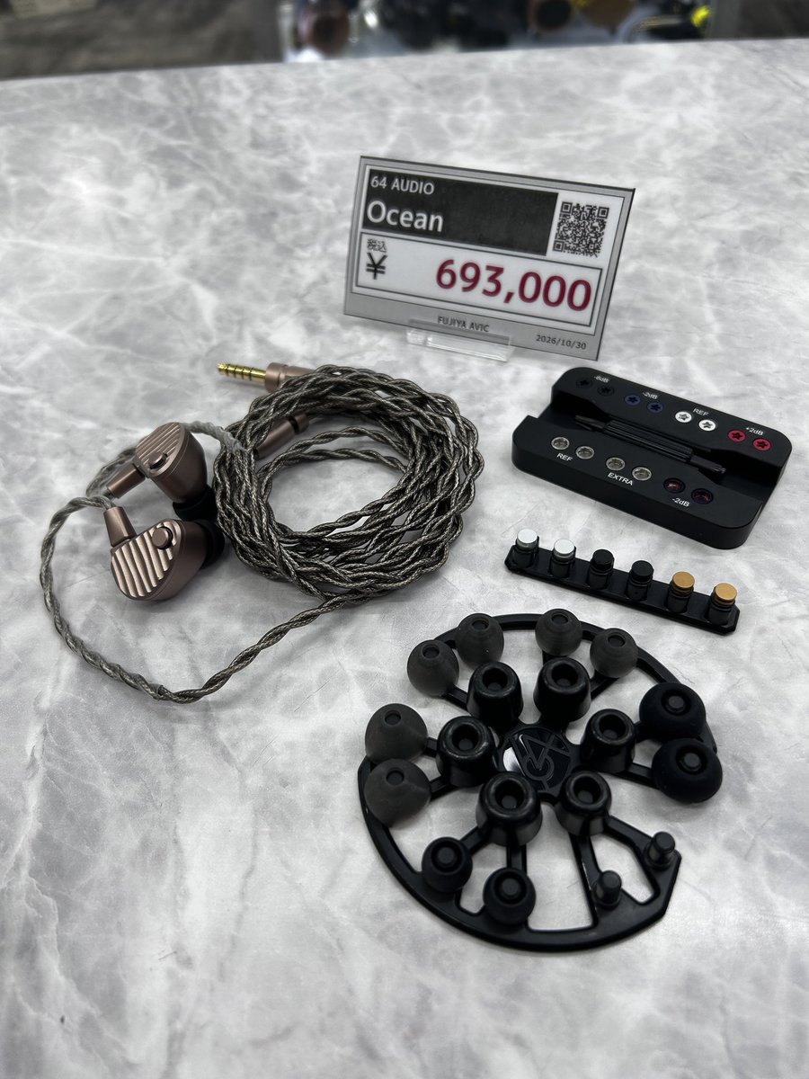 FUJIYAAVIC's tweet photo. 【デモ機展示情報】

64 AUDIOの新フラッグシップモデル
「Ocean」のデモ機が到着いたしました！

お好みに合わせて3種類モジュールで音質調整できる機構を備えています。
結構ガラッと音質が変化するので、是非一度お試しください😊

調整用のモジュール交換の際には、スタッフにお気軽にお申し付け下さい。

https://t.co/wl9SvVq73A