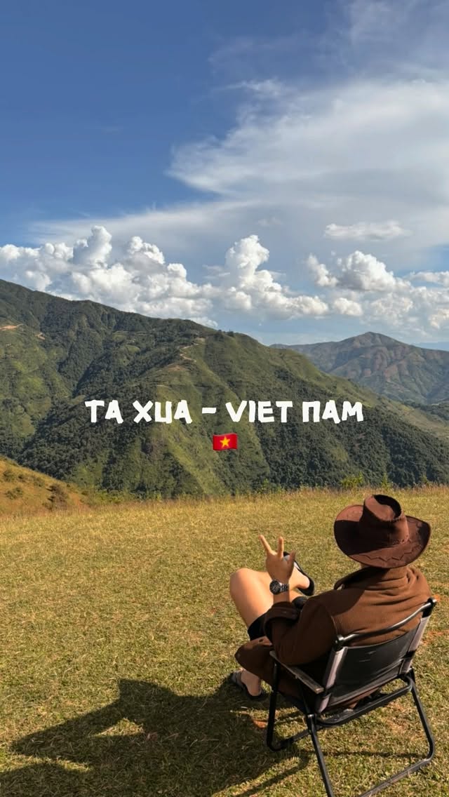 muffincakes's tweet photo. 18 seconds to sum up Tà Xùa: terrifying mountain roads, breathtaking clouds, and food so good I forgot I was broke. Exhausting, unforgettable, and absolutely worth it. I’ll be back. https://t.co/o8d30kst2j