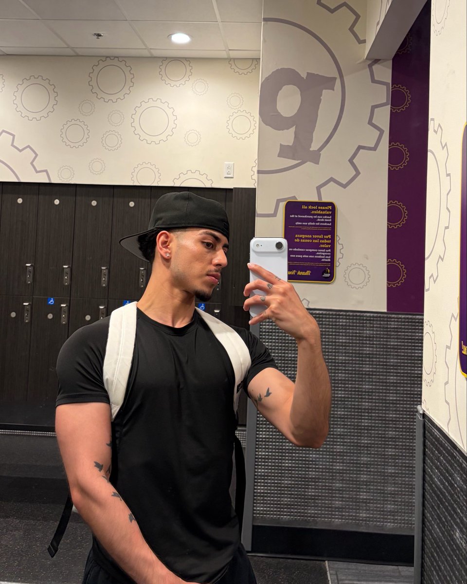 exgo4t's tweet photo. late gym sesh 💯 https://t.co/aKSn9qHVJ6