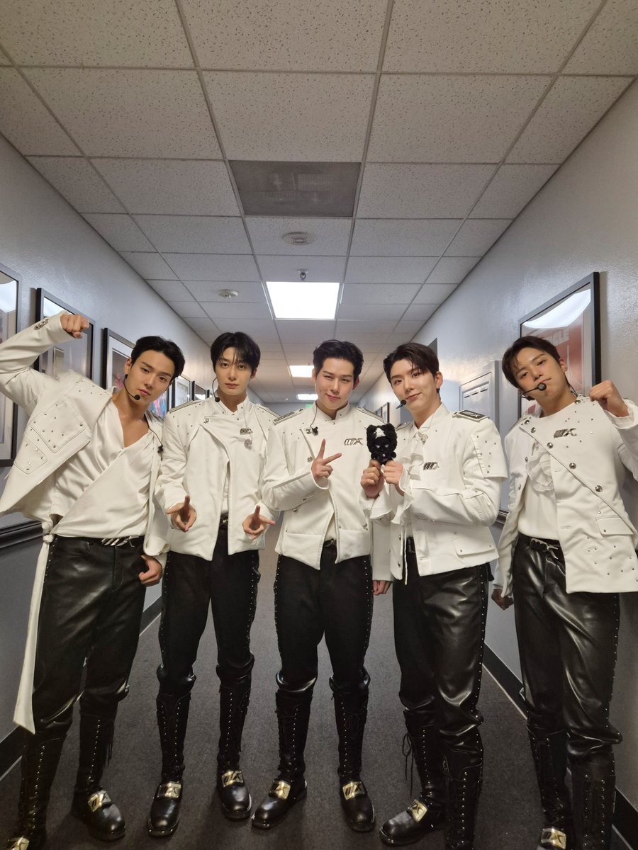 OfficialMONSTAX tweet picture