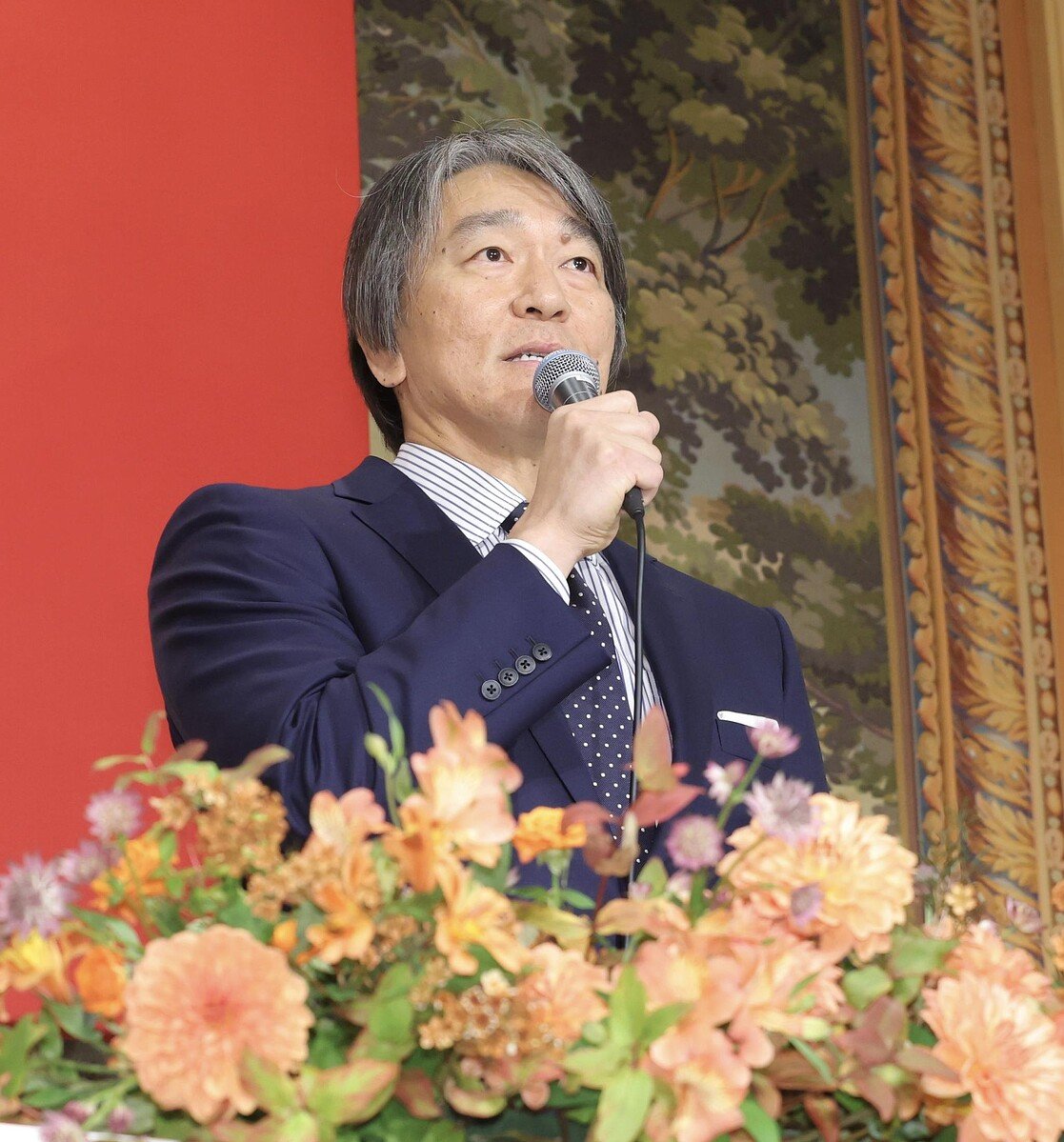 livedoornews's tweet photo. 【就任会見】巨人・松井新監督、長嶋監督から「『遅いよ』って言われると思う」
https://t.co/cNd4vWHdvo

監督の打診について「正直嬉しかった」と告白。「昨年、長嶋監督が亡くなられて、本当はこの姿を見ていただきたかった気持ちは正直あった。ここで受けなくちゃいけないと思った」と振り返った。 https://t.co/ksVvkm2KNm
