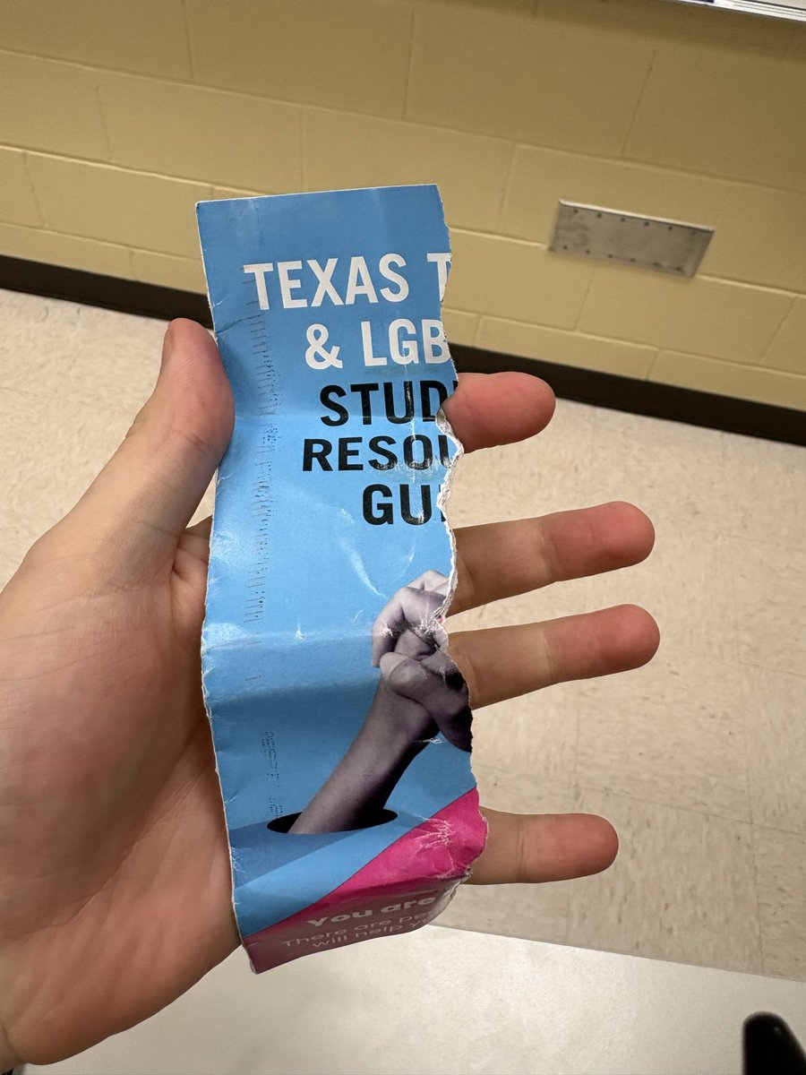 Thepaperdoge's tweet photo. eating the anti trans propoganda, saving the other half for later https://t.co/JqLli9glol