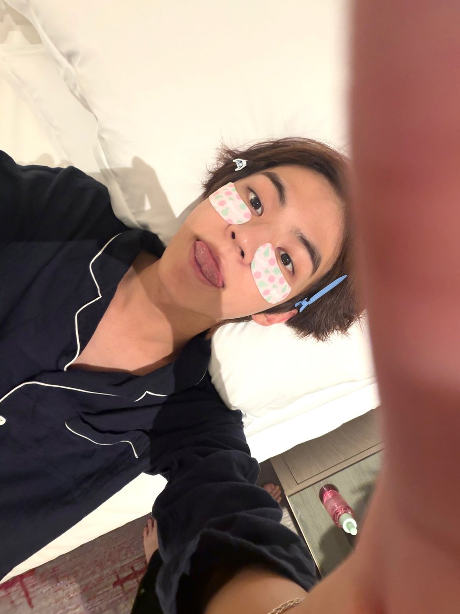 ohmytws's tweet photo. 아ㅁㅊ침대셀카 https://t.co/TnIP6pBrj4