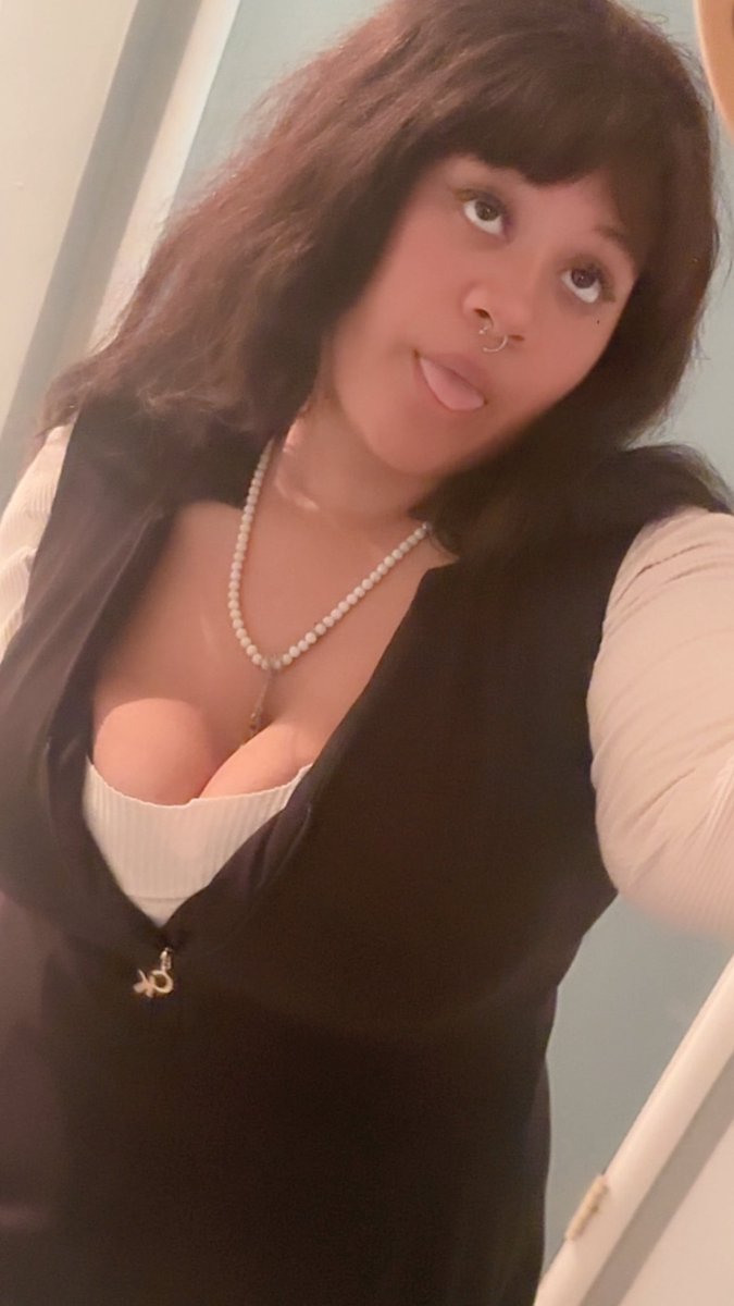 Pupstarboy's tweet photo. Selling tit pics/vids dm if interested 
#seller #buyingcontent #cnc https://t.co/uNvXRoiKwZ