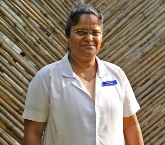 san_x_m's tweet photo. Two terrorists walked into a Mumbai maternity hospital at night. On the first floor, one nurse had 20 pregnant women in her ward.

Her name is Anjali Kulthe, a staff nurse at Cama Hospital.

On 26 November 2008 she was on night duty in the antenatal ward. About 20 women were due to deliver.

From the ward window she saw two men shoot the guards at the gate. They were Ajmal Kasab and Abu Ismail.

She shut the heavy double doors of the ward. She moved the pregnant women and their families into a small pantry at the far end.

Ismail fired at the ward. A bullet bounced and hit a hospital helper in the hand. Anjali called a doctor, who called the police.

The firing went on for more than an hour.

When the terrorists moved upstairs, one of the women went into labour. Anjali held her hand and walked her up the stairs to the delivery room. The baby was born safely.

A month later she was called to Arthur Road Jail to identify the terrorist. She picked out Kasab.

He told her, "You are right. I am Ajmal Kasab."

She later testified against him in court, in her nurse's uniform. As she walked out, policemen saluted her.