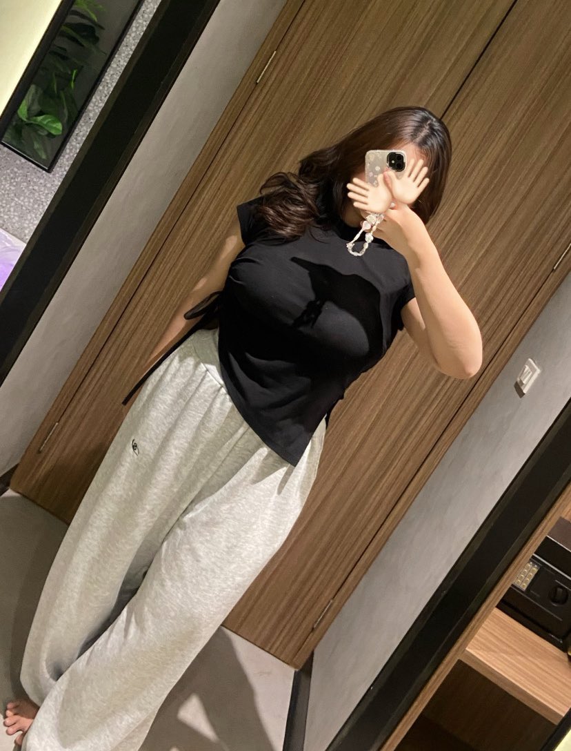 clingyclingy_'s tweet photo. staycation yu today after office? patungan juga boleh atau di bayarin km juga boleh, asal jelas. yu yg satset dm💕 https://t.co/qJx9Q6zWVJ