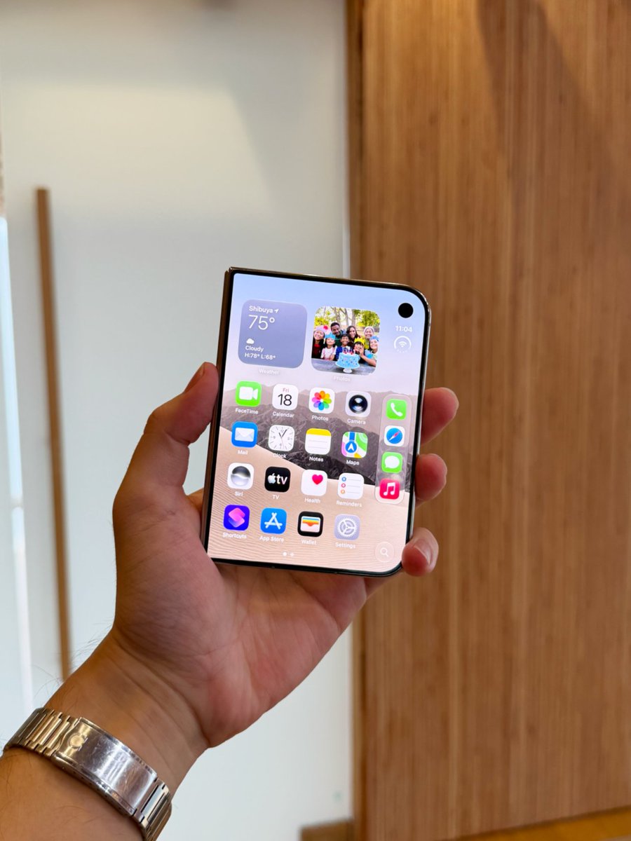 MacFan's tweet photo. iPhone Duo、ついに発売⚡️

✅実機ハンズオンと現地イベントを総力レポ！
無料配布中の「Mac Fan 特別号」でチェックしよう。

閲覧・ダウンロードは👇から
https://t.co/EiYR7UClQx https://t.co/QTXnnUvGHj