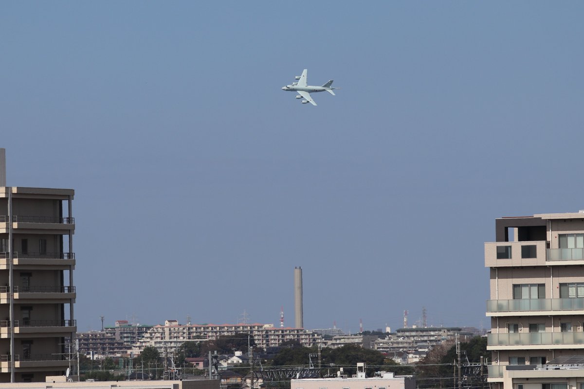 nj1010ap's tweet photo. とりあえずこれだけ

今年もこの時並みになかなかの低空でなかなかの角度　すごい迫力 https://t.co/PvnzGM3oS7