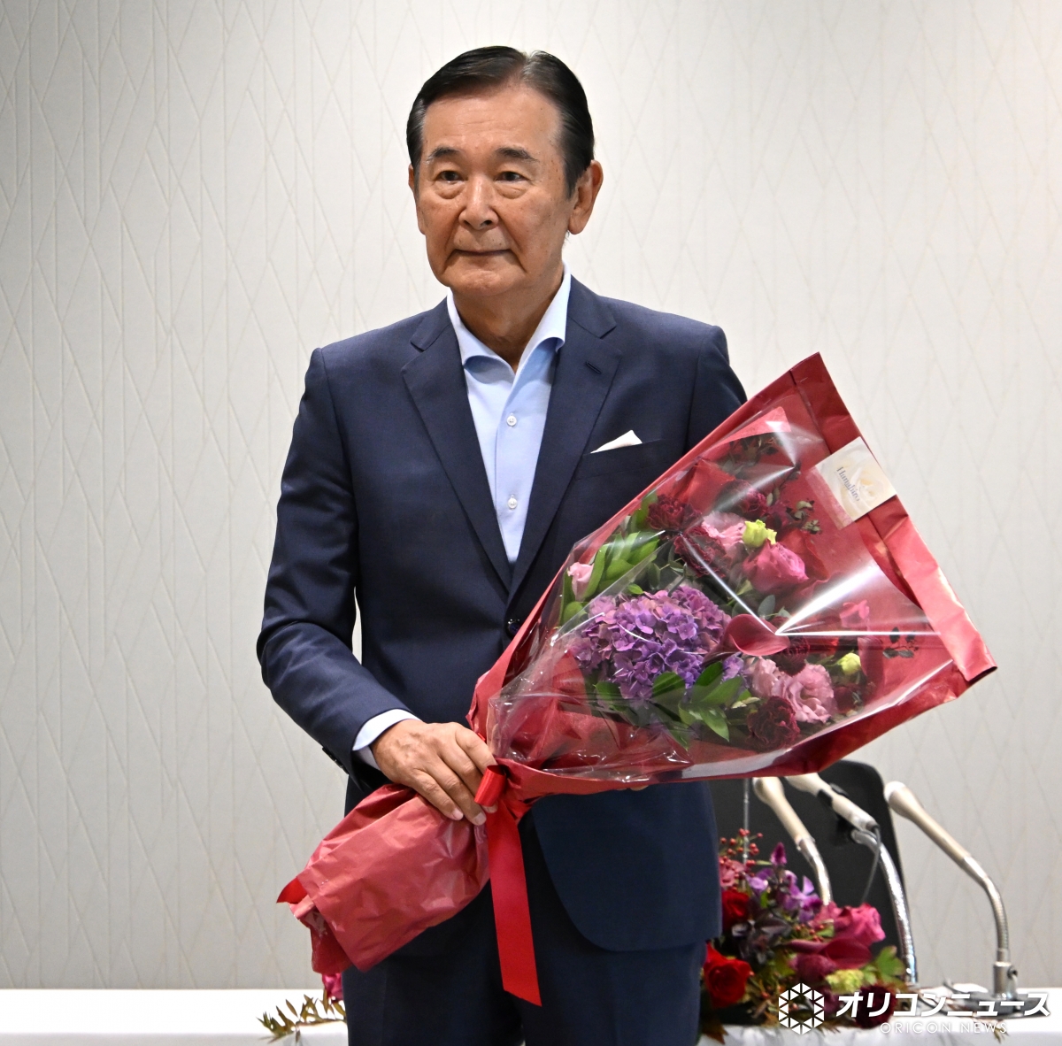 oricon's tweet photo. 都倉俊一氏、文化勲章を受章
https://t.co/2hYC4olwHs
⠀
作曲家・編曲家・プロデューサーの都倉俊一氏(78)が文化勲章を受章した。1969年に作曲家デビューし、1971年から放送された伝説のオーディション番組『スター誕生』では阿久悠さんらとともに審査員を務め、山口百恵、ピンク・レディーらを発掘し 、楽曲を提供した。世に送り出したヒット曲は1100曲を超える。また、日本音楽著作権協会（JASRAC）の評議員・会長を歴任し、日本の著作権保護期間の延長など、音楽などの創作に携わる人たちの権利を守り、環境整備に尽力してきた。