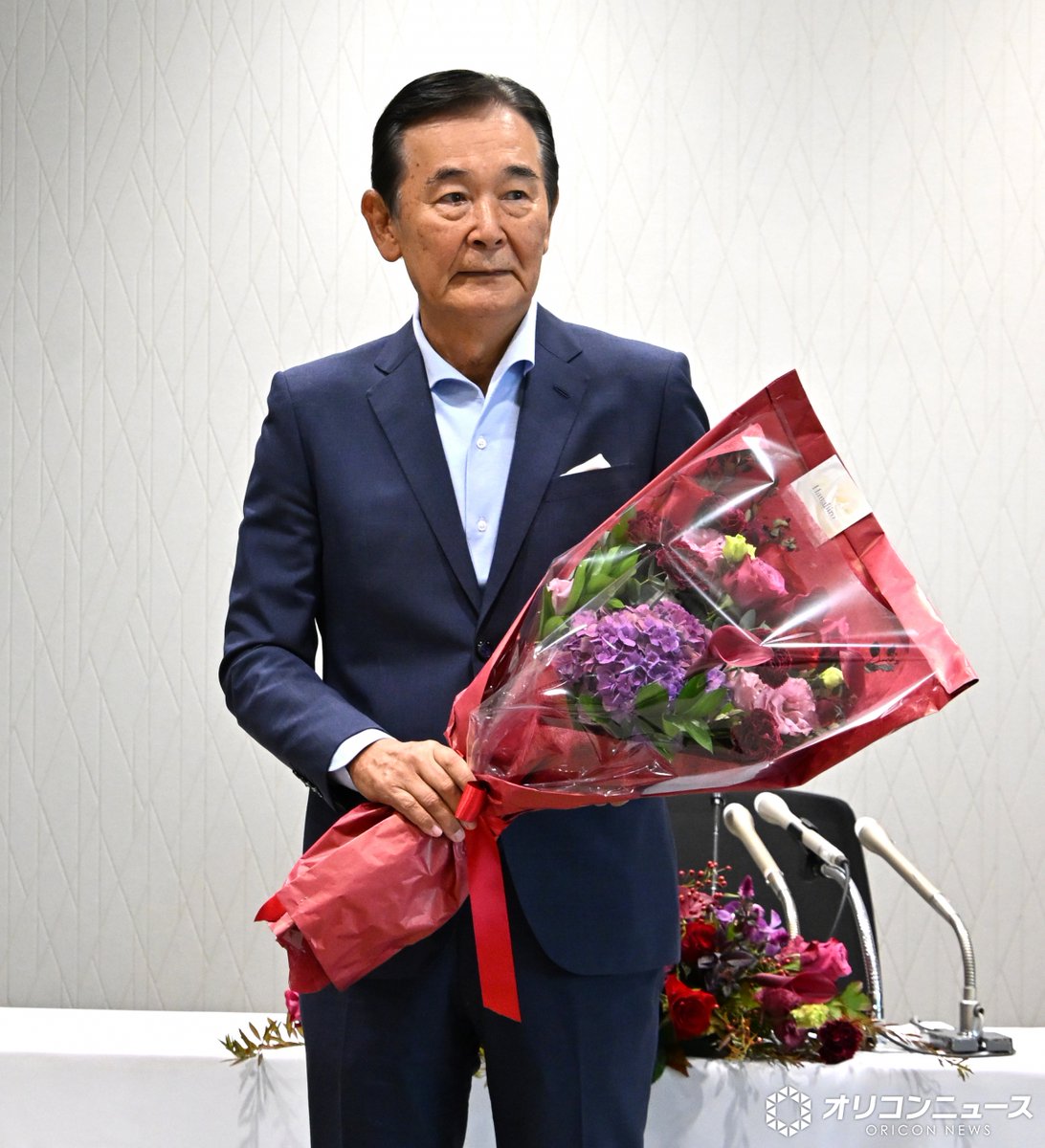 oricon's tweet photo. 都倉俊一氏、文化勲章を受章
https://t.co/2hYC4olwHs
⠀
作曲家・編曲家・プロデューサーの都倉俊一氏(78)が文化勲章を受章した。1969年に作曲家デビューし、1971年から放送された伝説のオーディション番組『スター誕生』では阿久悠さんらとともに審査員を務め、山口百恵、ピンク・レディーらを発掘し 、楽曲を提供した。世に送り出したヒット曲は1100曲を超える。また、日本音楽著作権協会（JASRAC）の評議員・会長を歴任し、日本の著作権保護期間の延長など、音楽などの創作に携わる人たちの権利を守り、環境整備に尽力してきた。