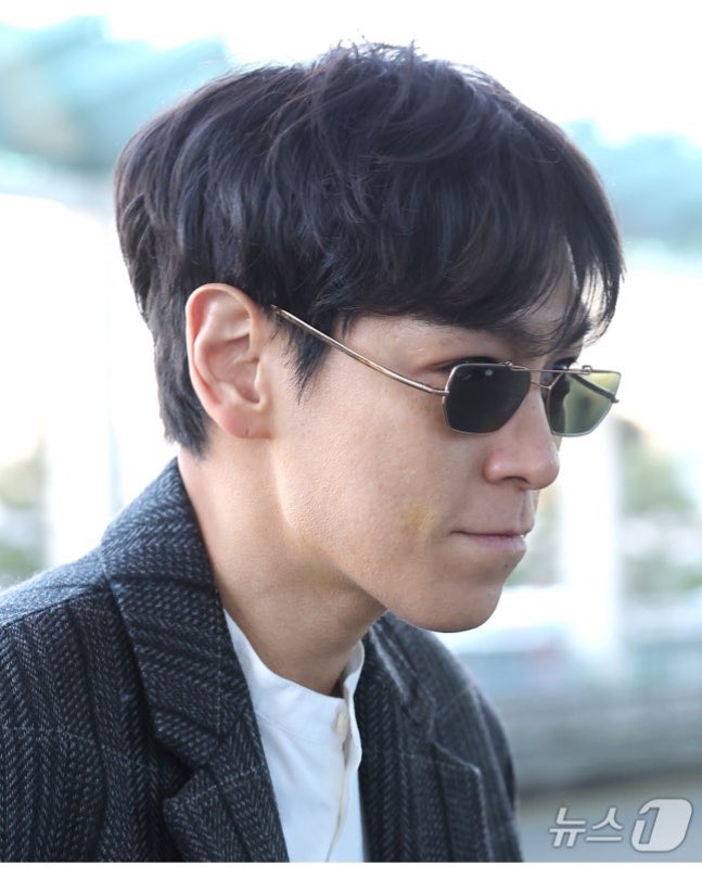 TTTOPSUPPORT's tweet photo. “T.O.P, a dashing man of autumn“
“T.O.P, a handsome autumn man”
“T.O.P, overflowing with charisma”

Headlines from T.O.P’s airport departure to Bangkok for PRE-STUDIO 2026! 🤩🍂🍁

——

T.O.P looking effortlessly sophisticated in a checkered long coat, tailored slacks, and loafers. A timeless look that only T.O.P can pull off so well. 😍

Safe travels to Bangkok, T.O.P! See you at PRE-STUDIO 2026! ❤️‍🔥

#TOP #탑 #CHOISEUNGHYUN #최승현 #PRE_STUDIO2026