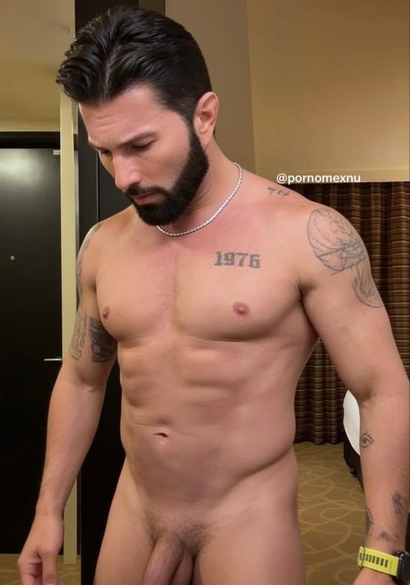 LaOreja_TV's tweet photo. Poncho De Nigris 🍆
Hot 🔥
Out 🤮 @OooooraleTv @CarLon_2020 https://t.co/QfPZcD8UCT