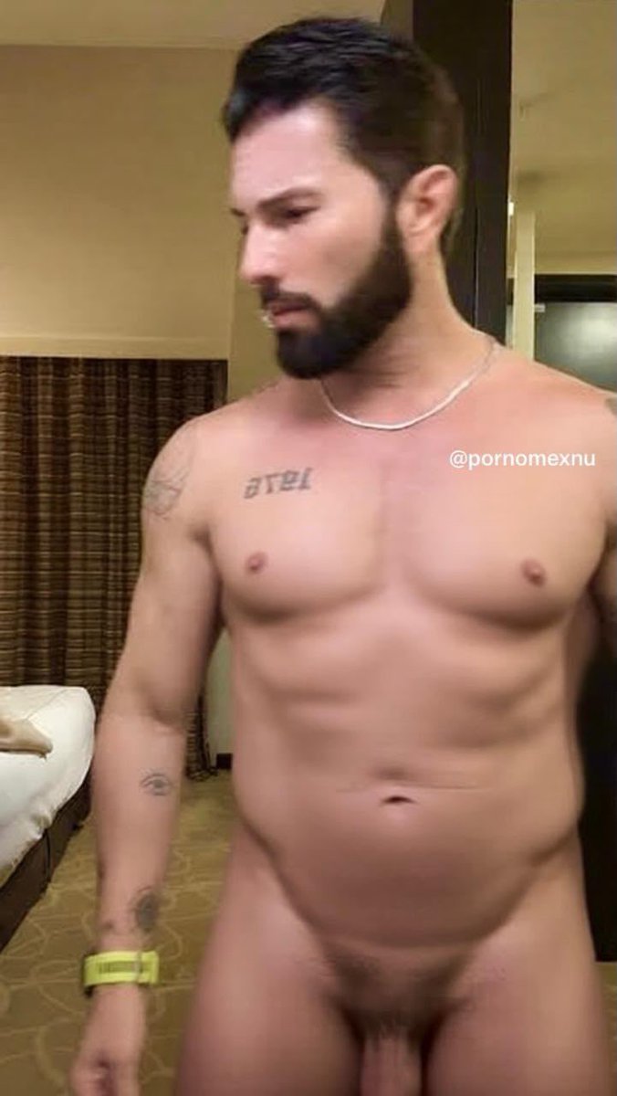 LaOreja_TV's tweet photo. Poncho De Nigris 🍆
Hot 🔥
Out 🤮 @OooooraleTv @CarLon_2020 https://t.co/QfPZcD8UCT
