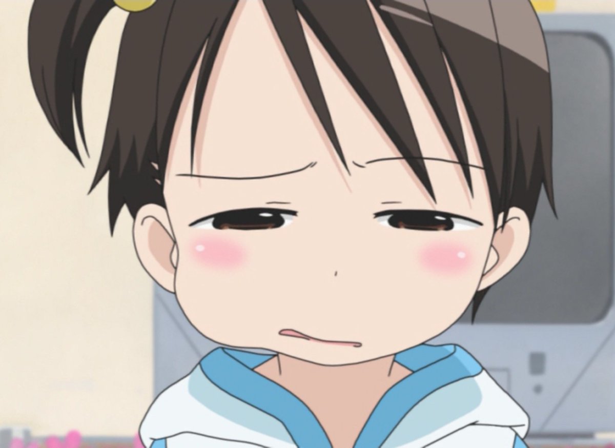 meepster2202's tweet photo. i love how fucking pissed off and upset she looks all the time https://t.co/zNlePKAJun