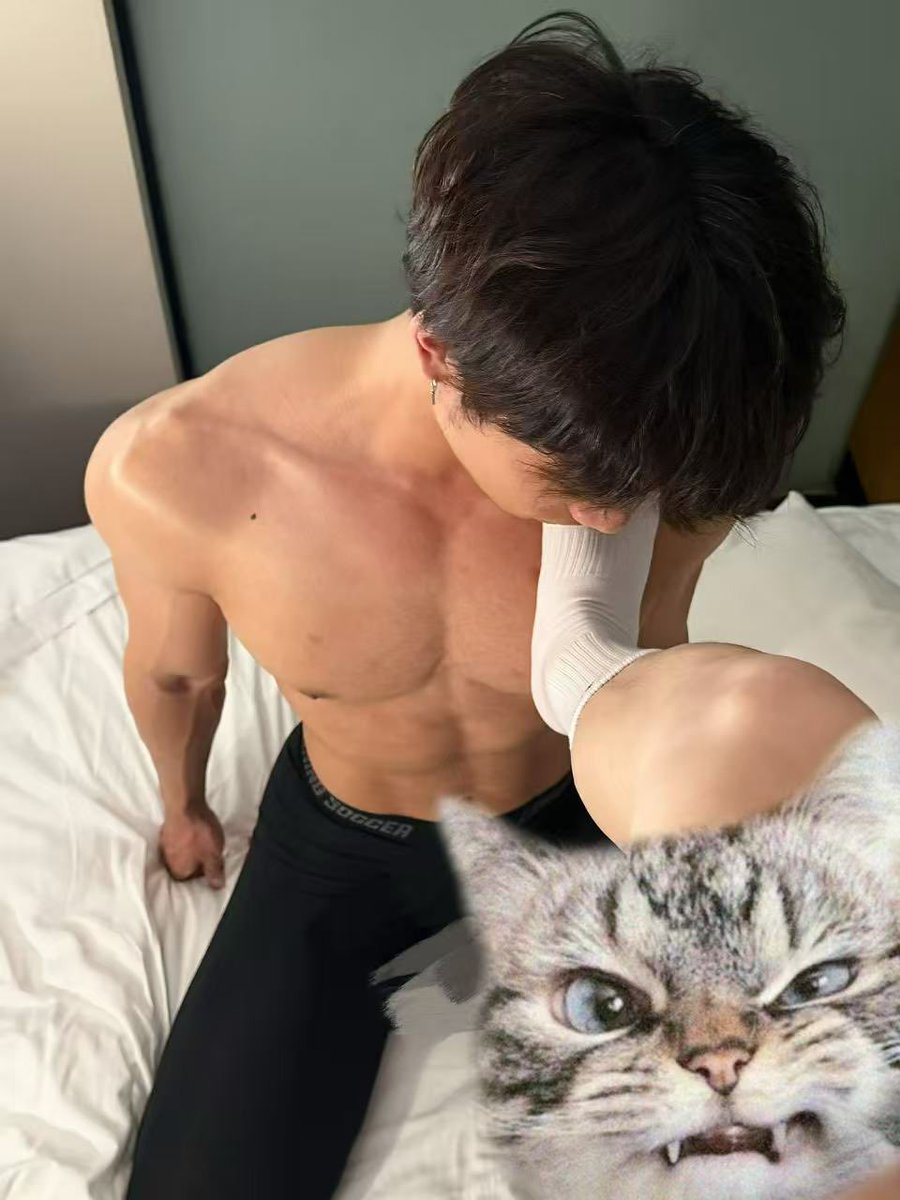 Liability_QS8's tweet photo. 有薄肌耐肏的哥哥弟弟吗？好硬想发泄… https://t.co/1WtEFBqVwr
