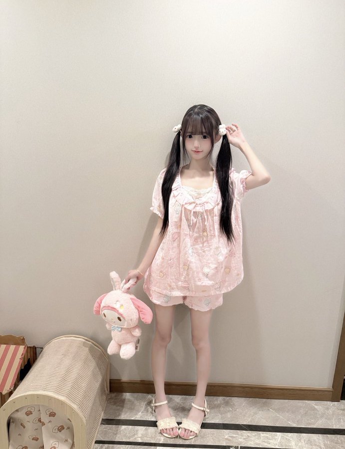 JohndeeGaspi's tweet photo. 为何在我逼最紧 奶子最挺 屁股最翘的时候，却没有一个人愿意说爱我。。。 https://t.co/cJ2Q2nv7MS