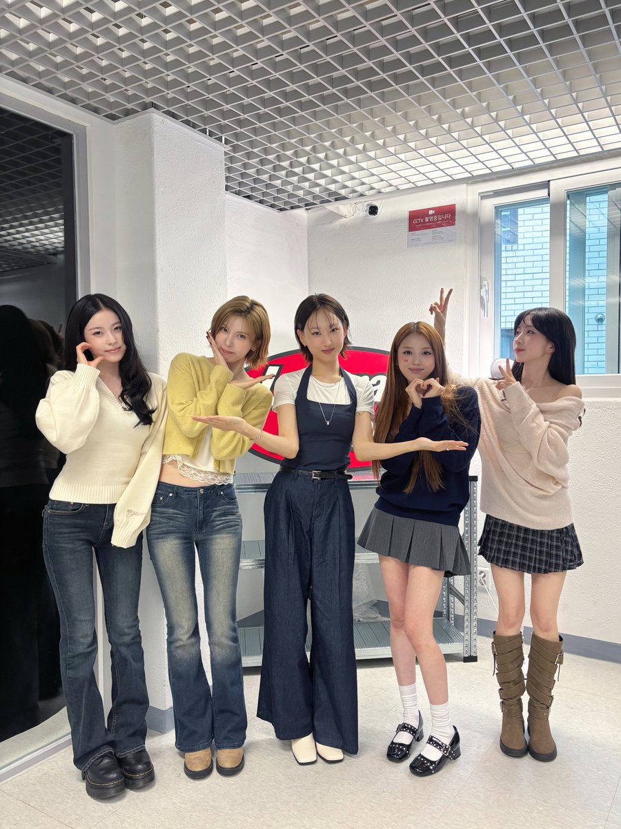 NMIXX_official's tweet photo. [📸] #류혜영레몬과밀치회

🐻‍❄️🐥༘⋆🎲˚ ༘ ೀ⋆｡˚🐶😺
🍋 https://t.co/tRX2XybZMc

#NMIXX #엔믹스
#해원 #HAEWON
#배이 #BAE
#지우 #JIWOO
#규진 #KYUJIN
#Strange_Muse
#긴소원 #BirthdayWish
#긴소원_BirthdayWish https://t.co/WV4Pmg594o